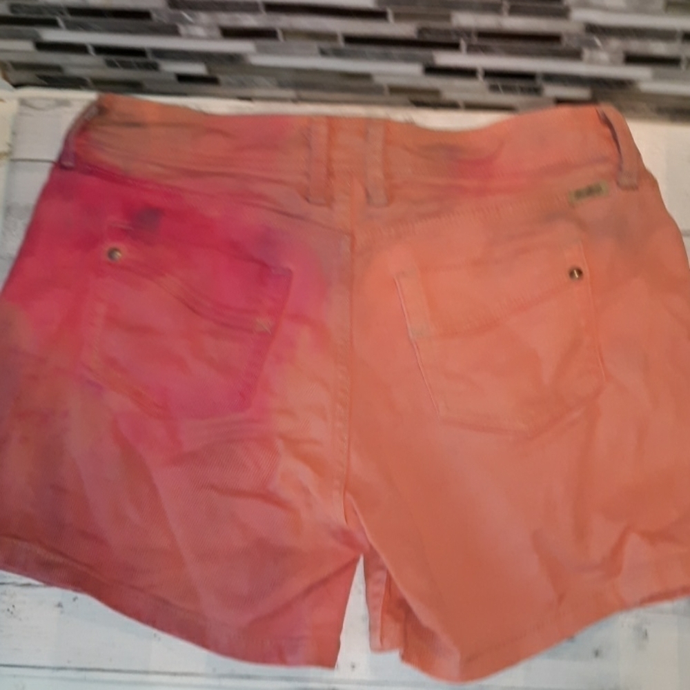 Levi's 8 pink tie dye shorts